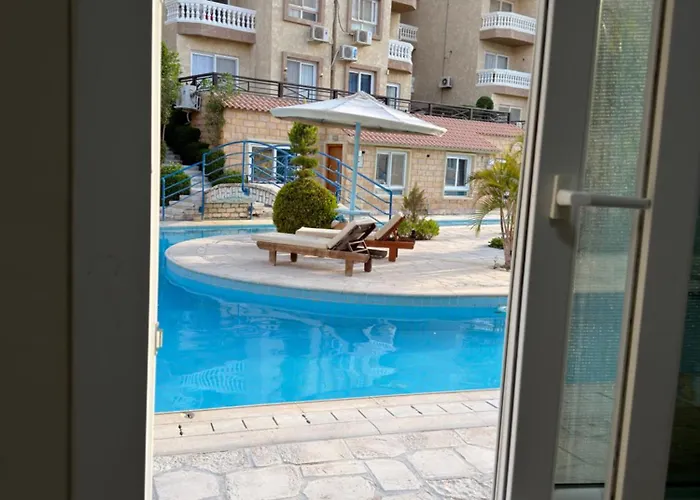 Nest Pool View