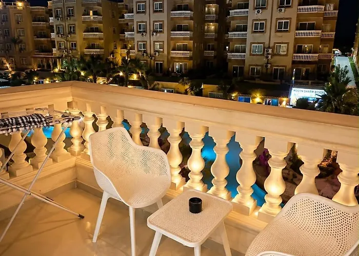 Nest Pool View *
